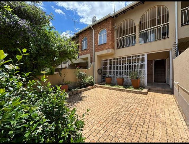 3 BEDROOM TOWNHOUSE FOR SALE IN FAIRLAND